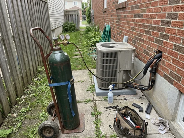 Nitrogen standing pressure test on a repaired line set